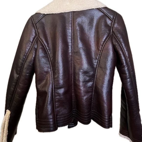 Women's Brown Leather Jacket with Shearling Collar - Picture 6 of 9
